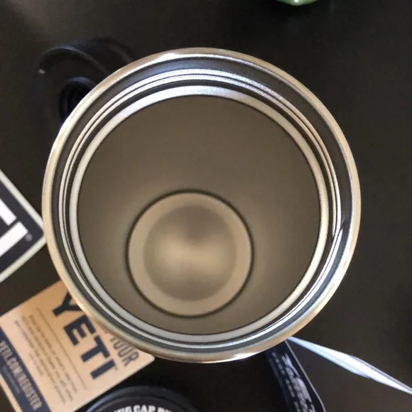 18oz Yeti Rambler Bottle. - Picture 5 of 10